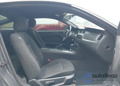 2014 Ford Mustang V6 z USA, uszkodzony, nr VIN 1ZVBP8AM8E5319898